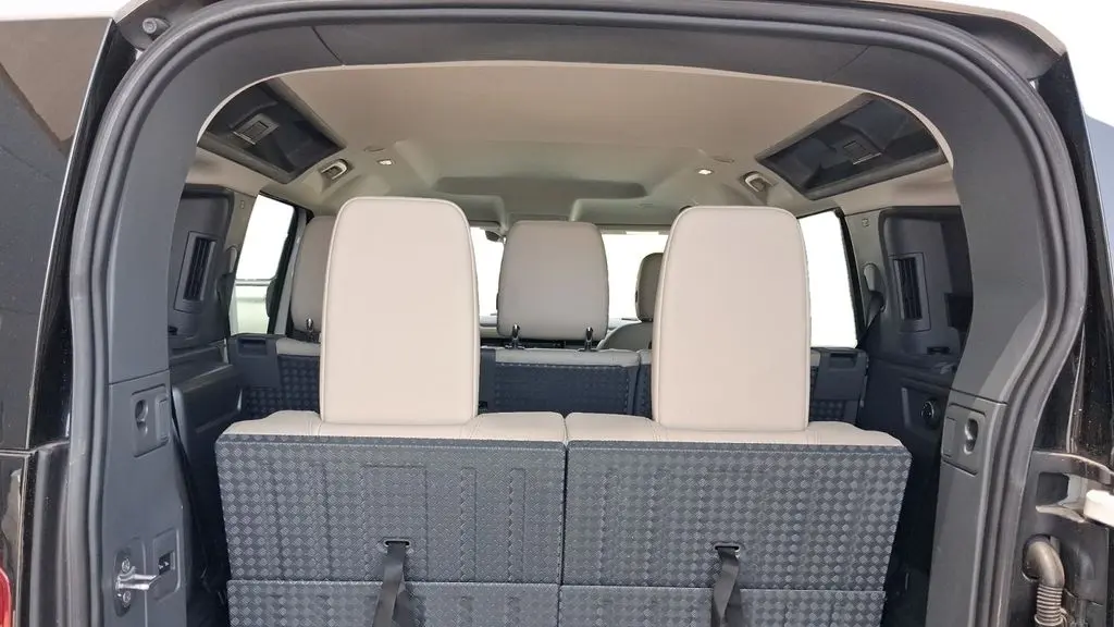 2020 Land Rover Defender 110 SE