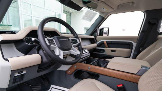 2023 Land Rover Defender 110 SE