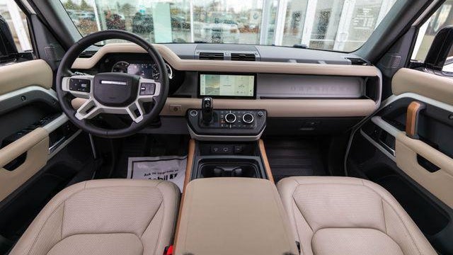 2023 Land Rover Defender 110 SE