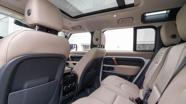 2023 Land Rover Defender 110 SE