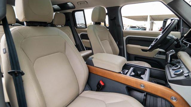 2023 Land Rover Defender 110 SE