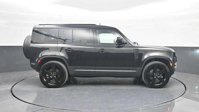 2023 Land Rover Defender 110 SE