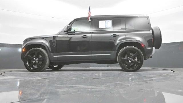 2023 Land Rover Defender 110 SE