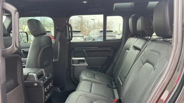 2024 Land Rover Defender 110 V8 P500 SE