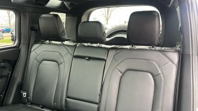2024 Land Rover Defender 110 V8 P500 SE