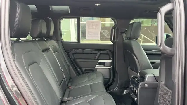 2024 Land Rover Defender 110 V8 P500 SE