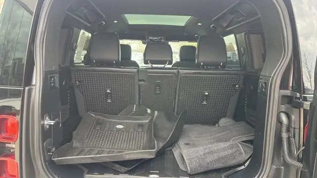 2024 Land Rover Defender 110 V8 P500 SE