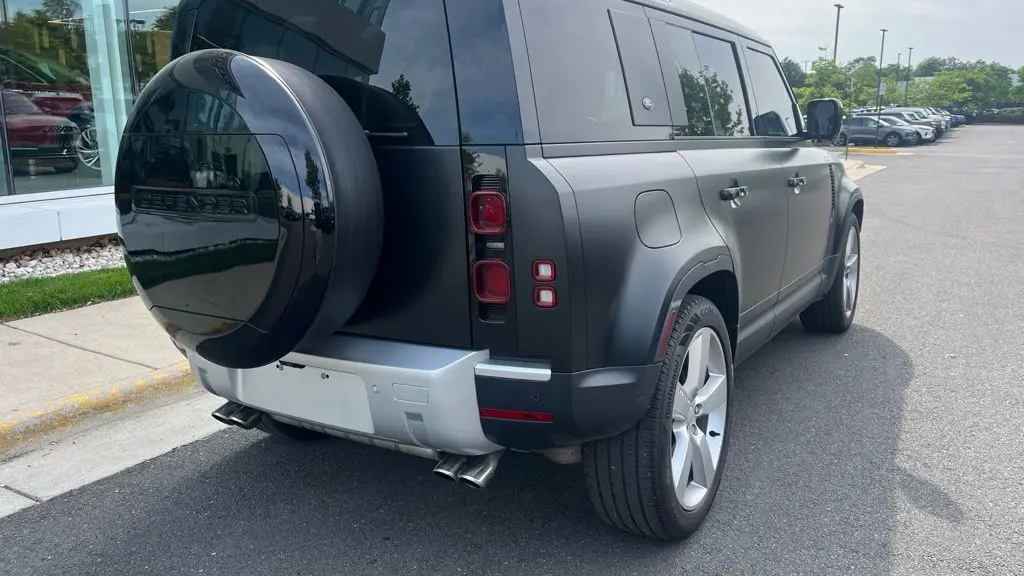 2024 Land Rover Defender 110 V8 P500 SE
