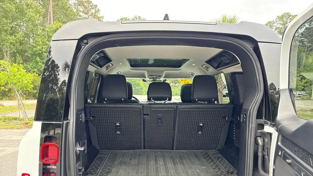 2024 Land Rover Defender 110 V8 P500 SE