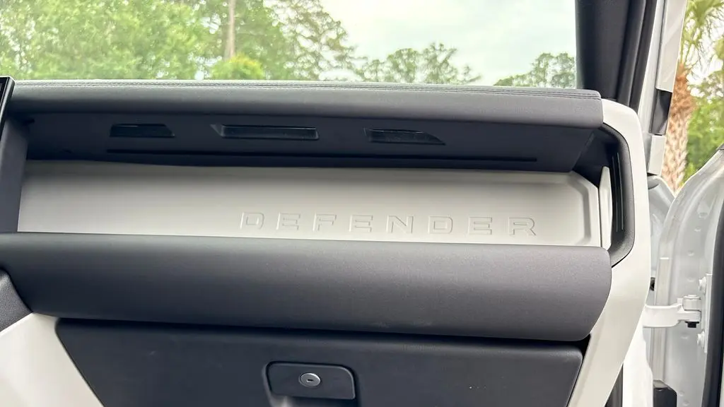 2024 Land Rover Defender 110 V8 P500 SE