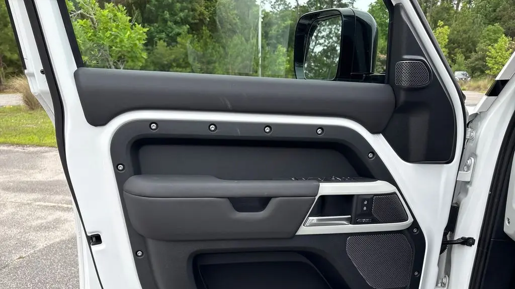2024 Land Rover Defender 110 V8 P500 SE