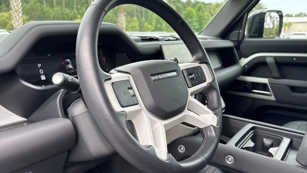 2024 Land Rover Defender 110 V8 P500 SE