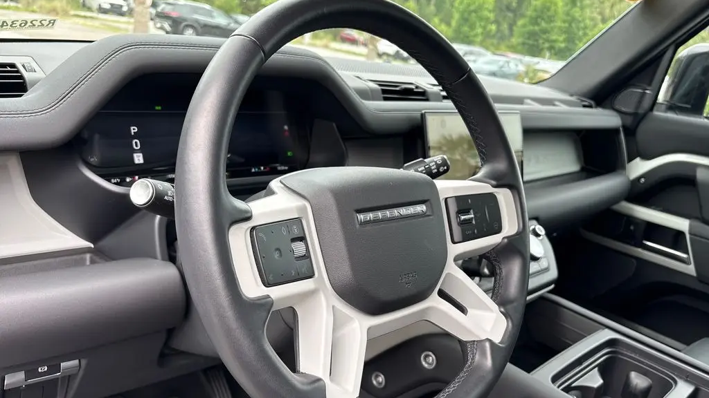 2024 Land Rover Defender 110 V8 P500 SE