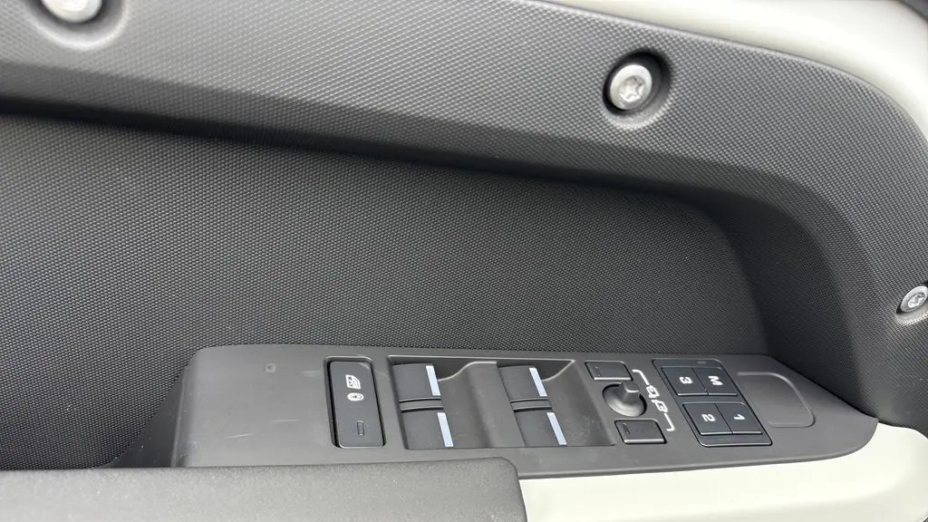 2024 Land Rover Defender 110 V8 P500 SE