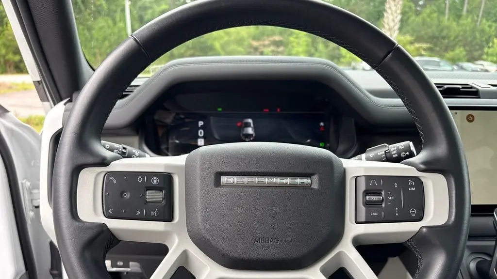 2024 Land Rover Defender 110 V8 P500 SE