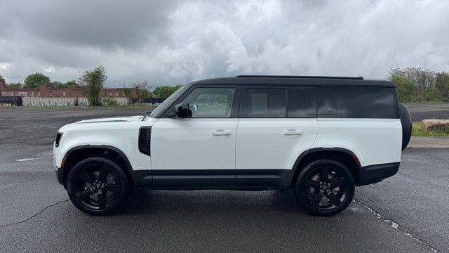 2023 Land Rover Defender 130 SE