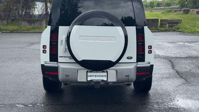 2023 Land Rover Defender 130 SE