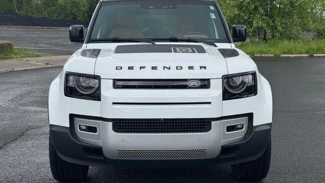 2023 Land Rover Defender 130 SE