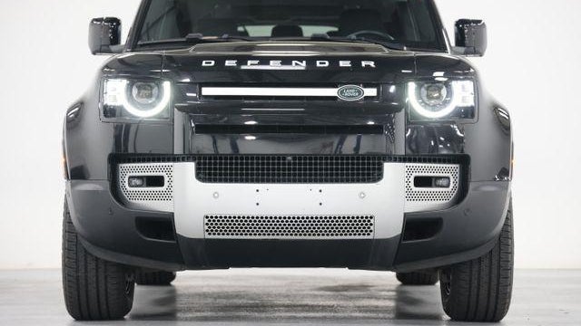 2023 Land Rover Defender 130 SE