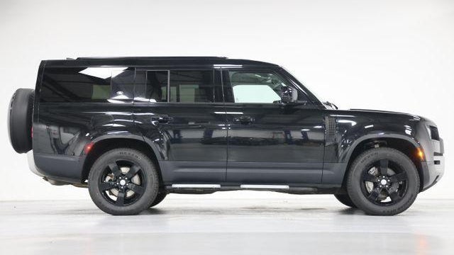 2023 Land Rover Defender 130 SE