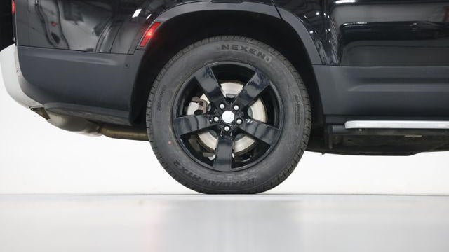 2023 Land Rover Defender 130 SE