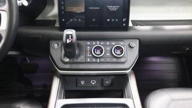 2023 Land Rover Defender 130 SE