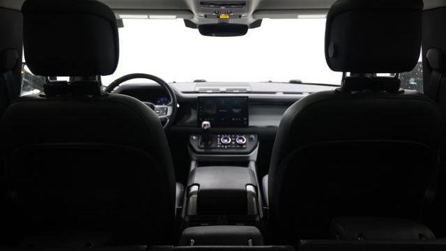 2023 Land Rover Defender 130 SE