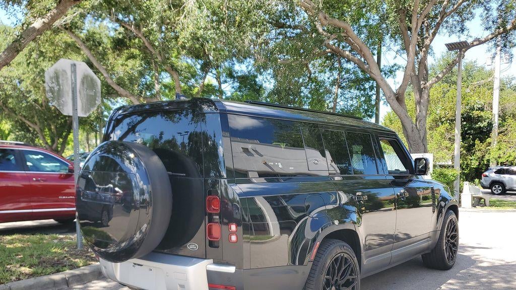 2023 Land Rover Defender 130 SE