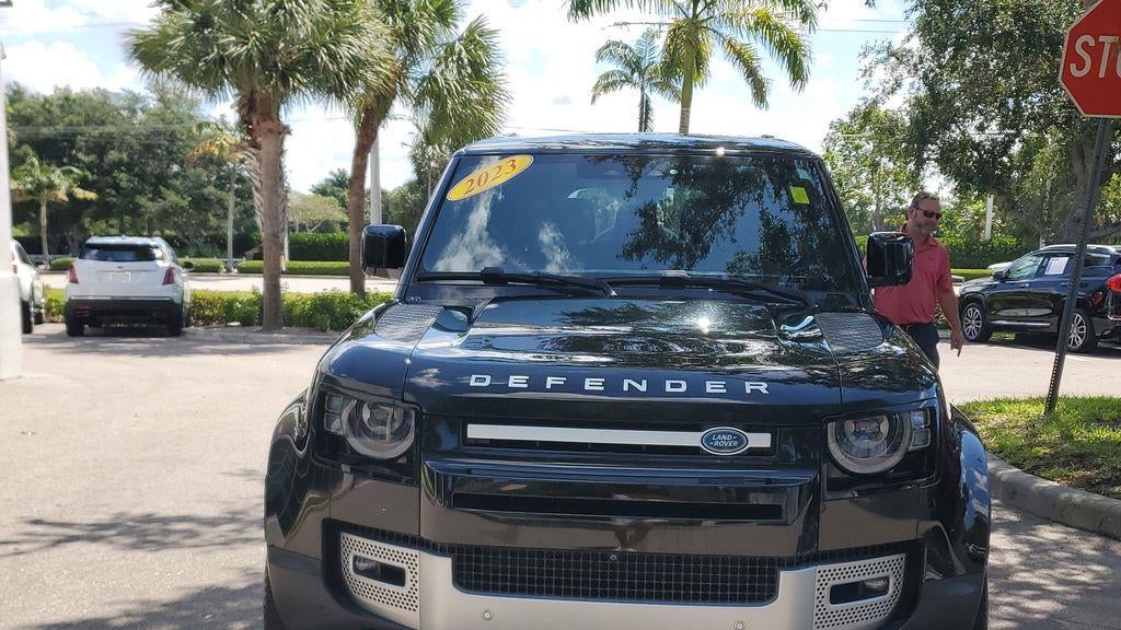 2023 Land Rover Defender 130 SE