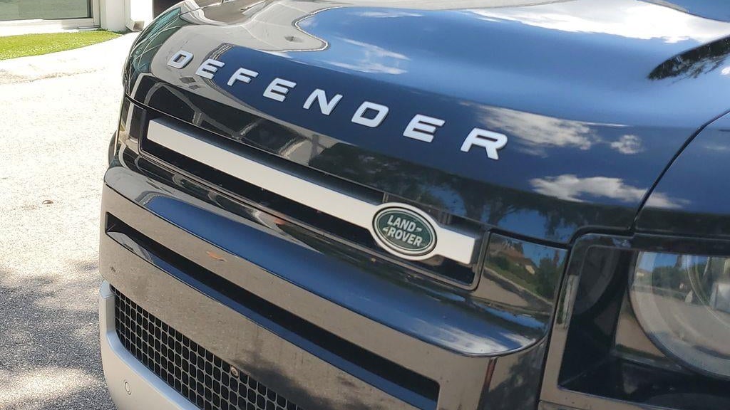 2023 Land Rover Defender 130 SE