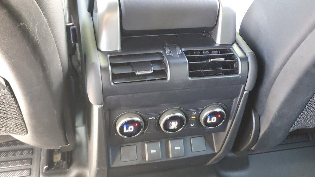 2023 Land Rover Defender 130 SE