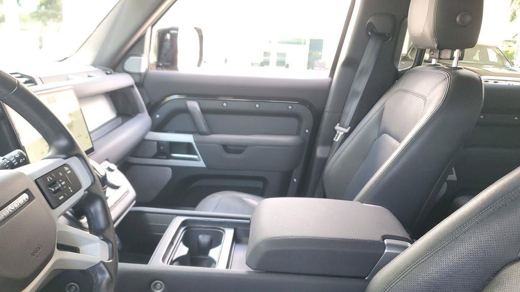 2023 Land Rover Defender 130 SE