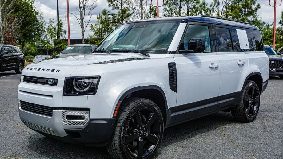 2023 Land Rover Defender 130 SE