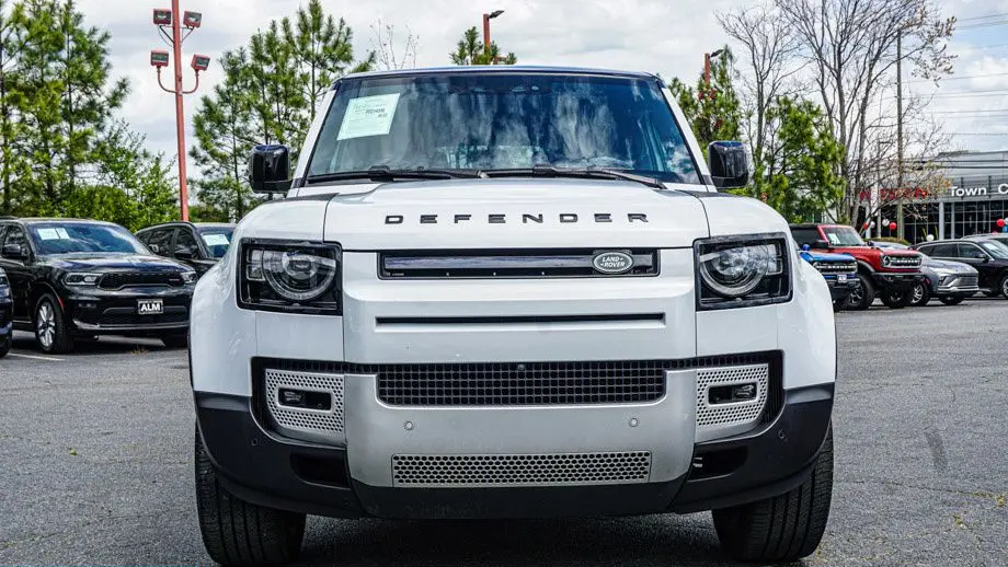 2023 Land Rover Defender 130 SE