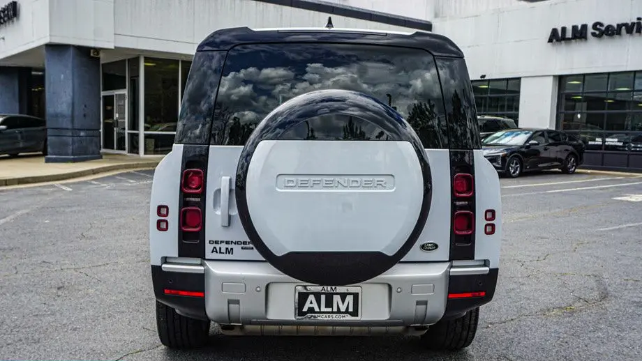 2023 Land Rover Defender 130 SE