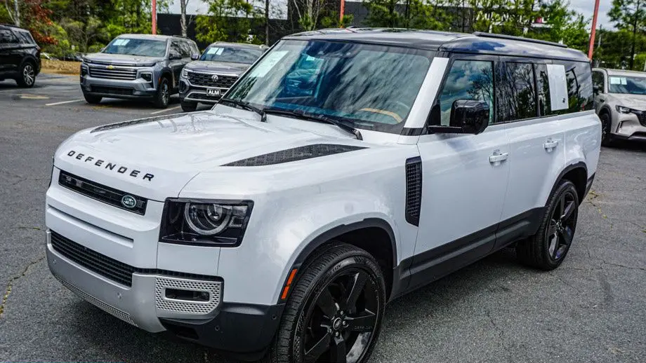 2023 Land Rover Defender 130 SE