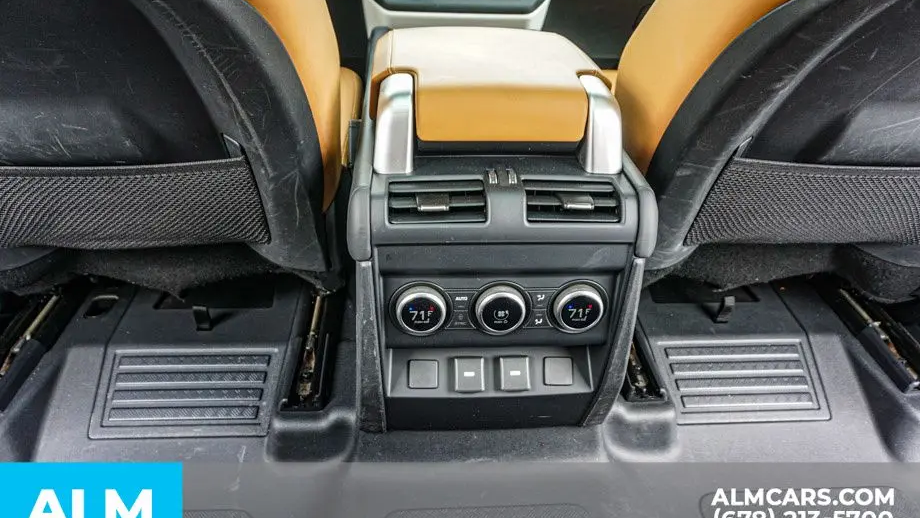 2023 Land Rover Defender 130 SE