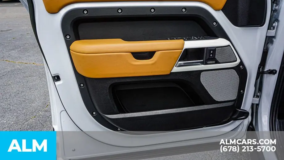 2023 Land Rover Defender 130 SE