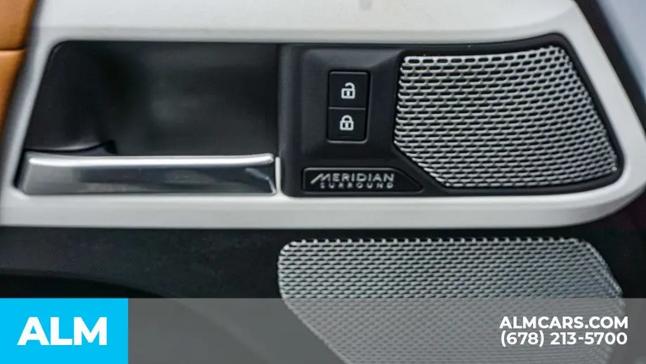 2023 Land Rover Defender 130 SE