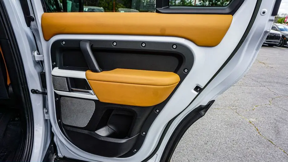 2023 Land Rover Defender 130 SE