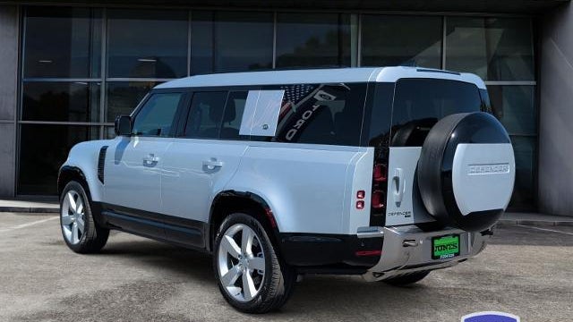 2023 Land Rover Defender 130 SE