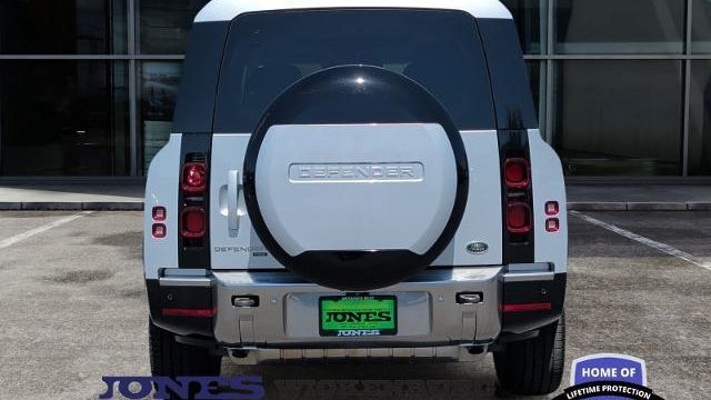2023 Land Rover Defender 130 SE