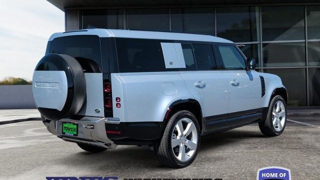 2023 Land Rover Defender 130 SE