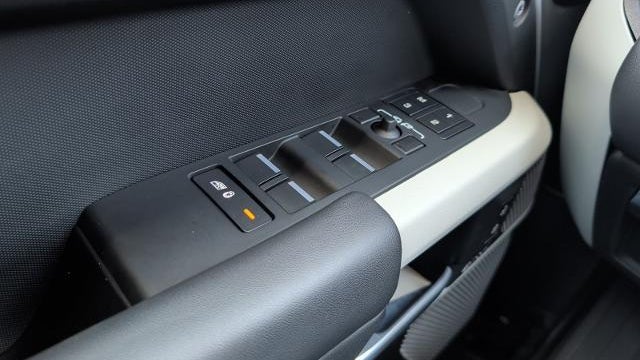 2023 Land Rover Defender 130 SE