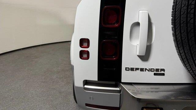 2023 Land Rover Defender 130 SE