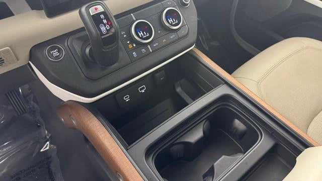 2023 Land Rover Defender 130 SE