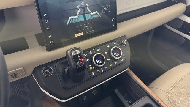 2023 Land Rover Defender 130 SE
