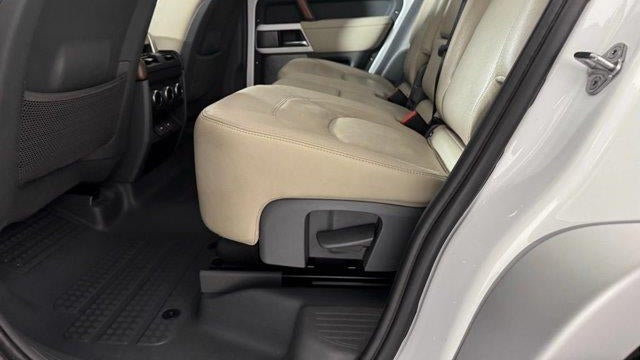2023 Land Rover Defender 130 SE