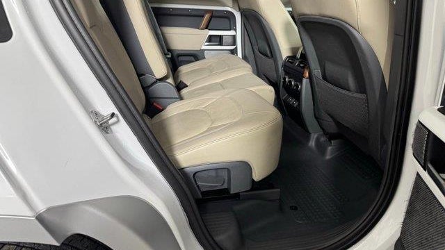 2023 Land Rover Defender 130 SE