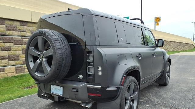 2023 Land Rover Defender 110 V8